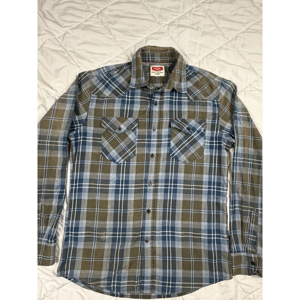 Wrangler Men's Shirt Size M Green Beige Plaid Rancher Button Up Pockets logo